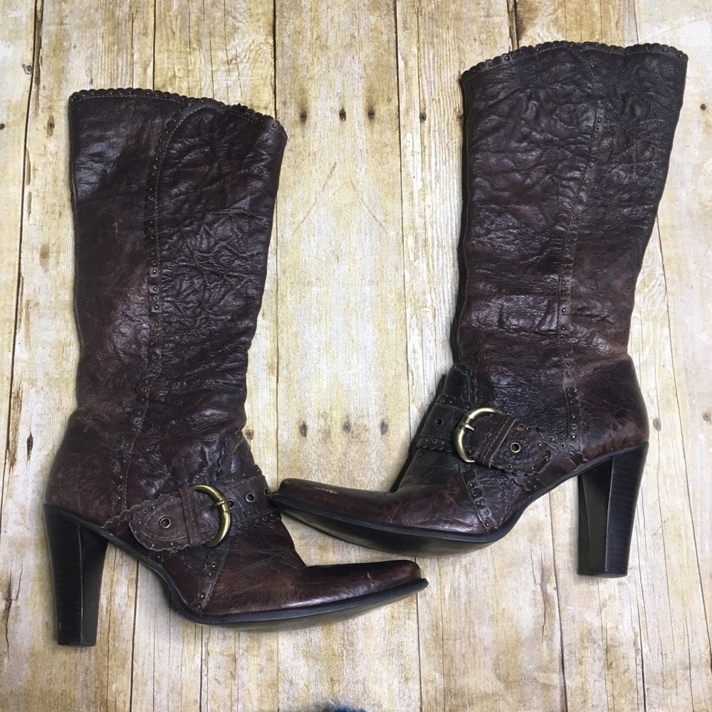 Matisse Artie brown crinkled leather boots.